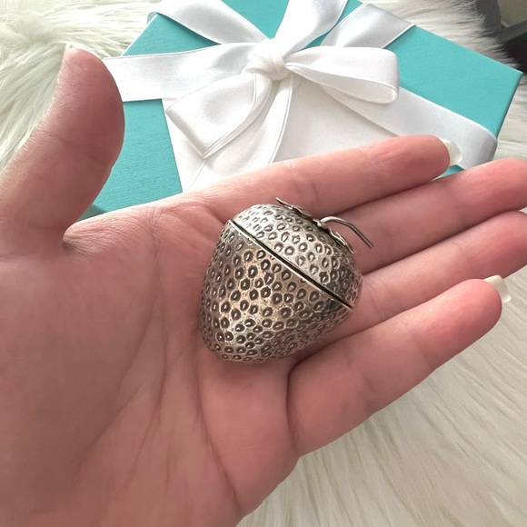 RARE Tiffany & Co. strawberry pill trinket box - Picture 8 of 13